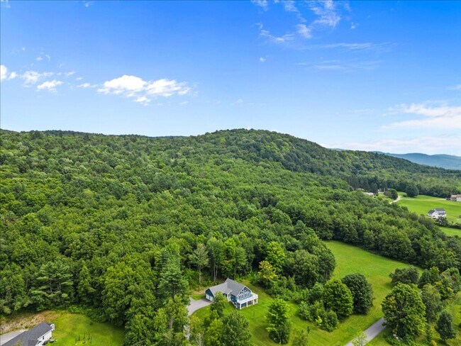 Building Photo - Contemporary with Gorgeous Views in Hinesburg, Vermont - Fully Furnished w/ Utilities Included