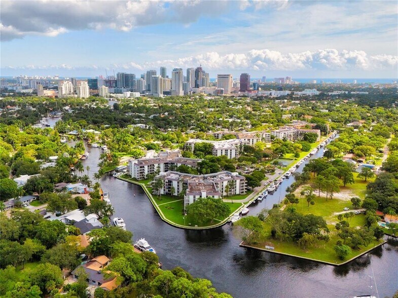 Building Photo - 900 River Reach Dr