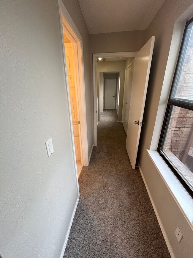Building Photo - 3425 Courtyard Cir