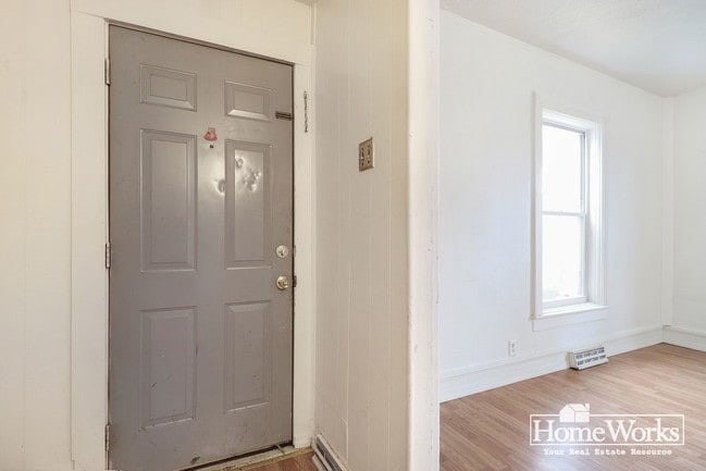 Building Photo - 415 E Broadway St