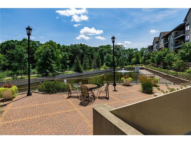 Building Photo - 5250 Grandview Square