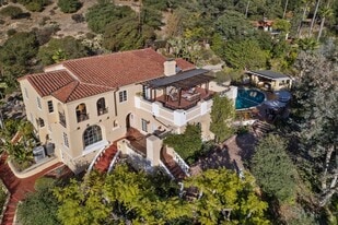 Building Photo - 2856 Glendower Ave