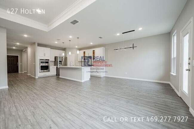 Building Photo - 427 Holt Ln