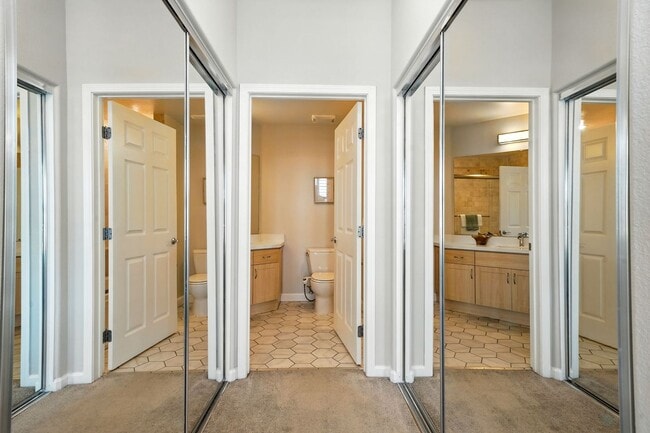 Building Photo - Spacious Andante Top-Floor 2/2 Condo Available Now!