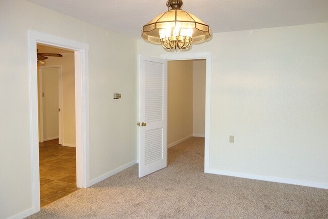 Building Photo - ? Charming Country Home Available November! ?