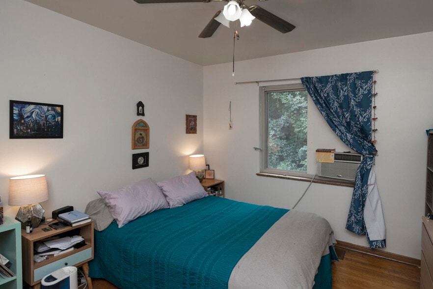 bedroom (furnished) - 3648 Ames St