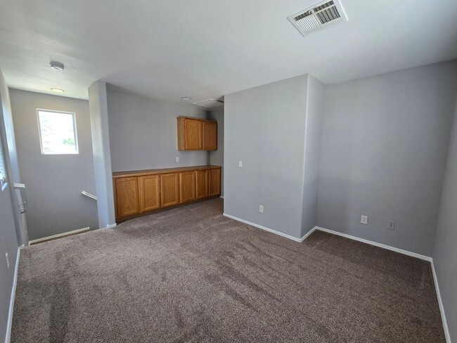 Building Photo - Fabulous 3-Bedroom, 3.5-Bathroom Home with...