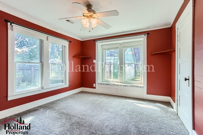 Building Photo - Charming Hillsboro Retreat: Cozy Single-Level Home with Greenhouse & Kids' Clubhouse!