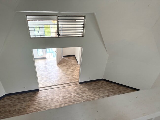 Building Photo - 14-3431-3431 Forest Rd