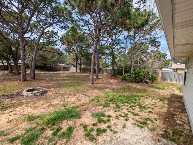 Building Photo - 1909 Sunrise Dr