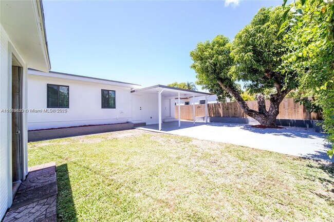 Building Photo - 2485 SW 19th Ter
