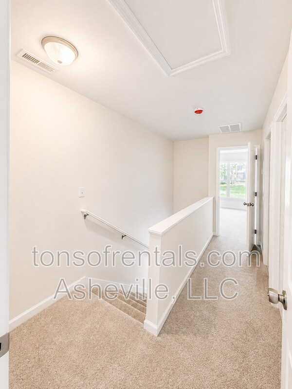 Building Photo - 130 Colony Dr