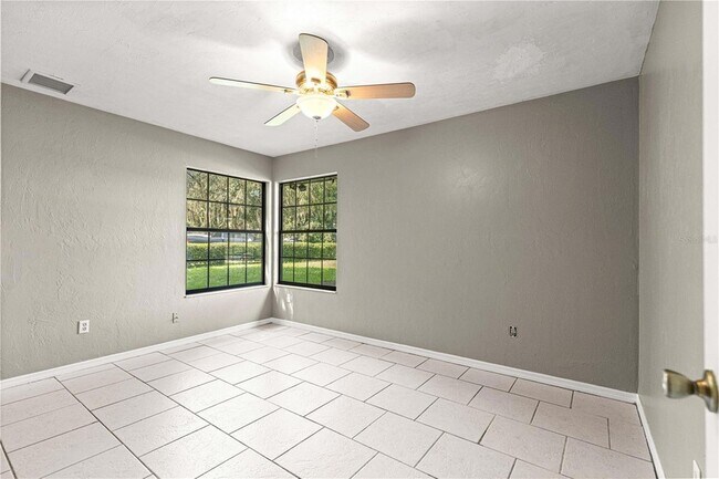 Building Photo - 4951 SE 35th Ave
