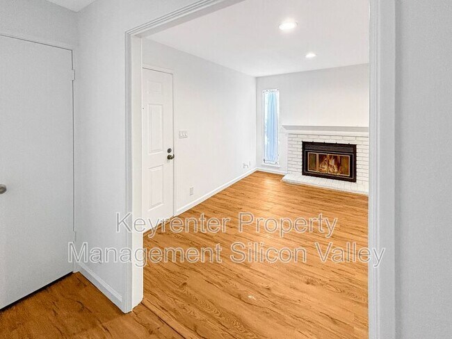 Building Photo - 1902 La Terrace Cir