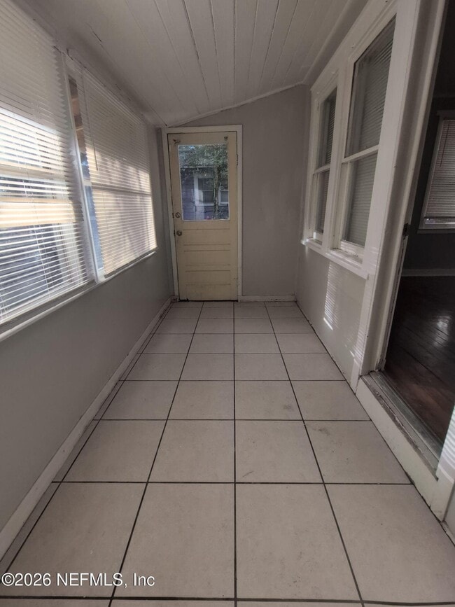 Building Photo - 1037 Detroit St