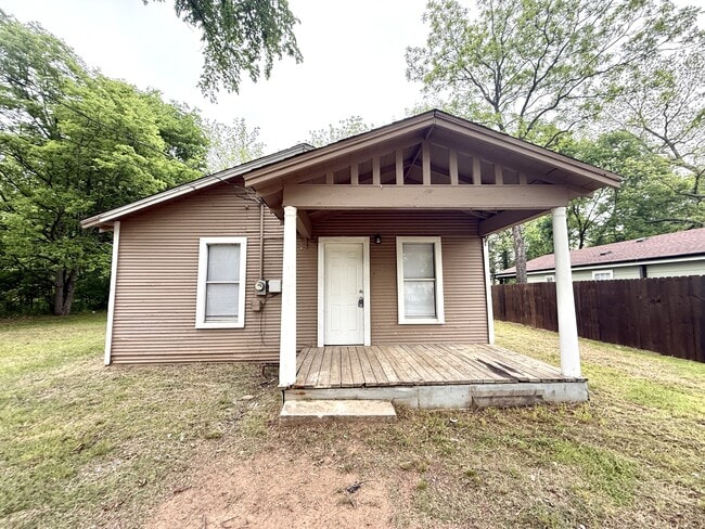 Building Photo - 705 Parkway