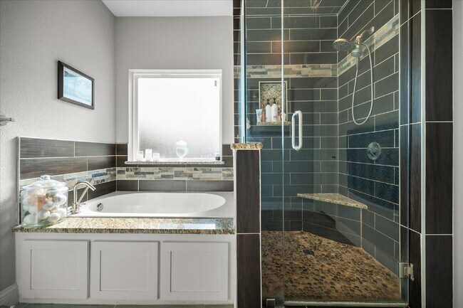 Building Photo - Stunning 3-bedroom, 2-bathroom home on an ...