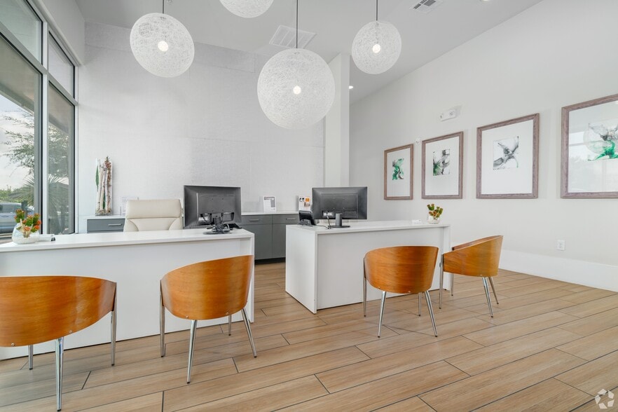 Building Photo - Hardy Oak