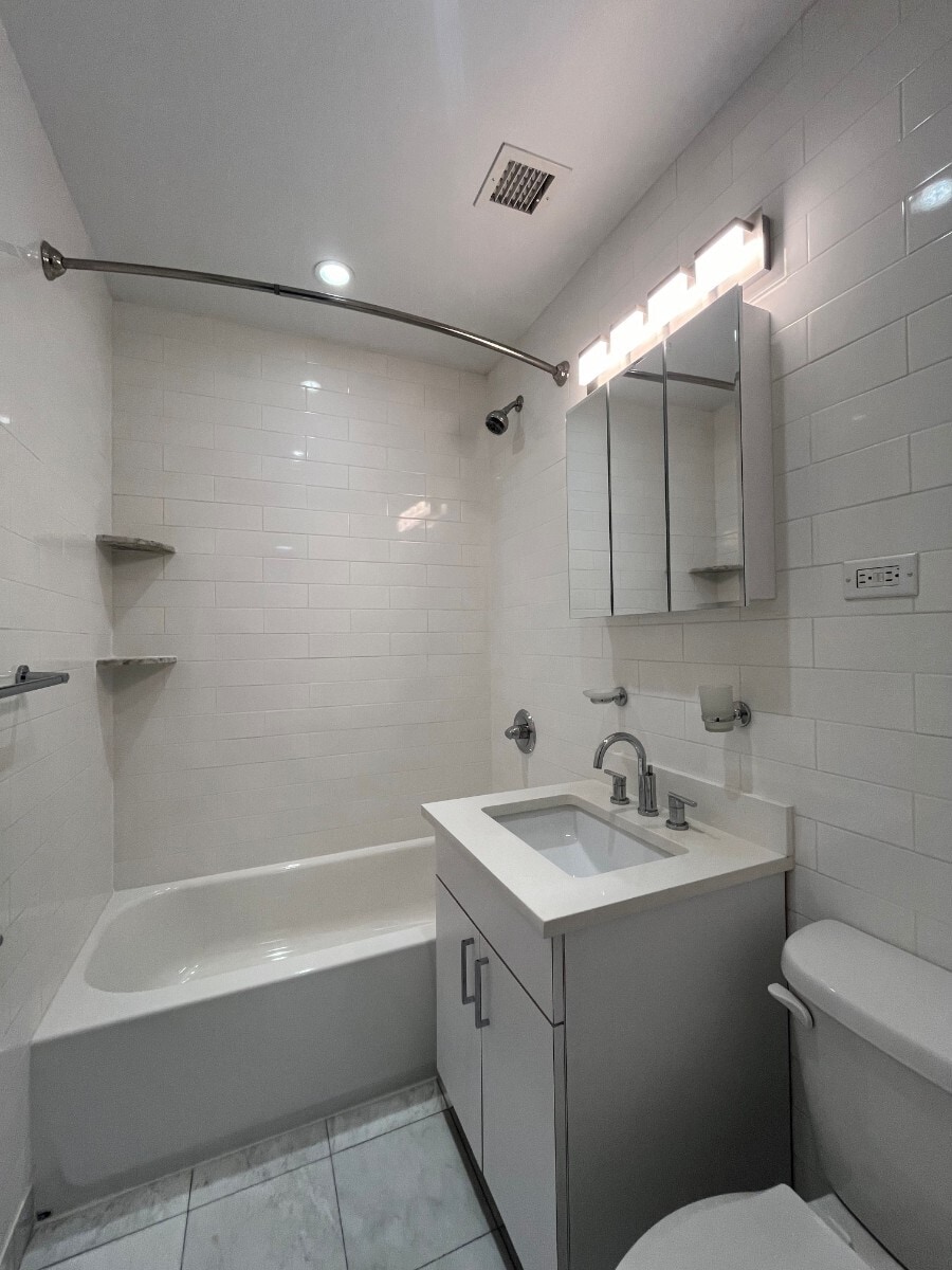 Building Photo - 405 E 56th St