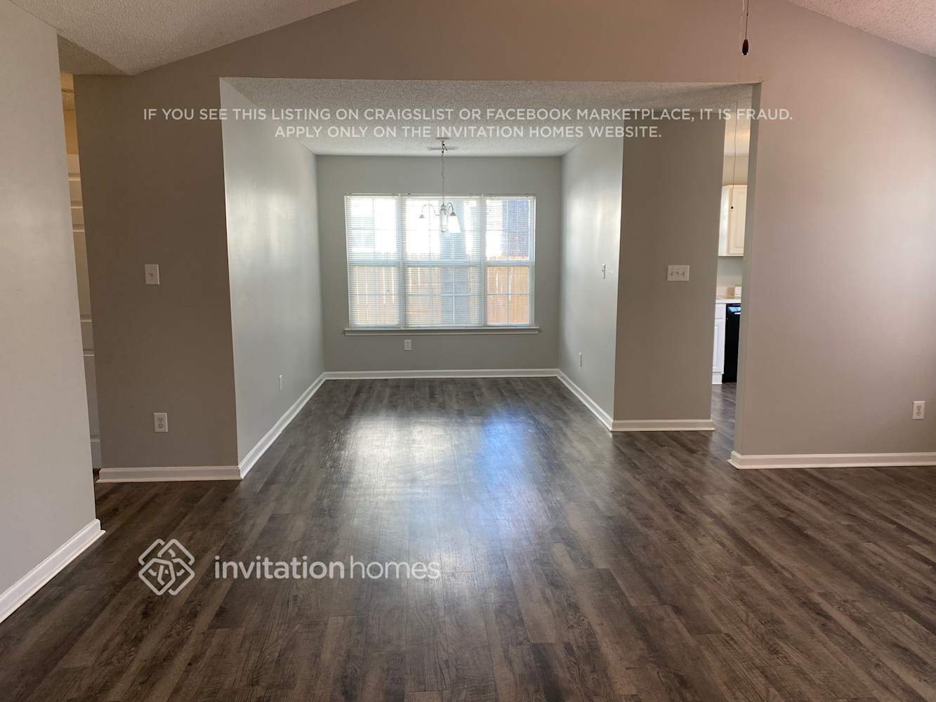 Building Photo - 6022 Country Walk Dr