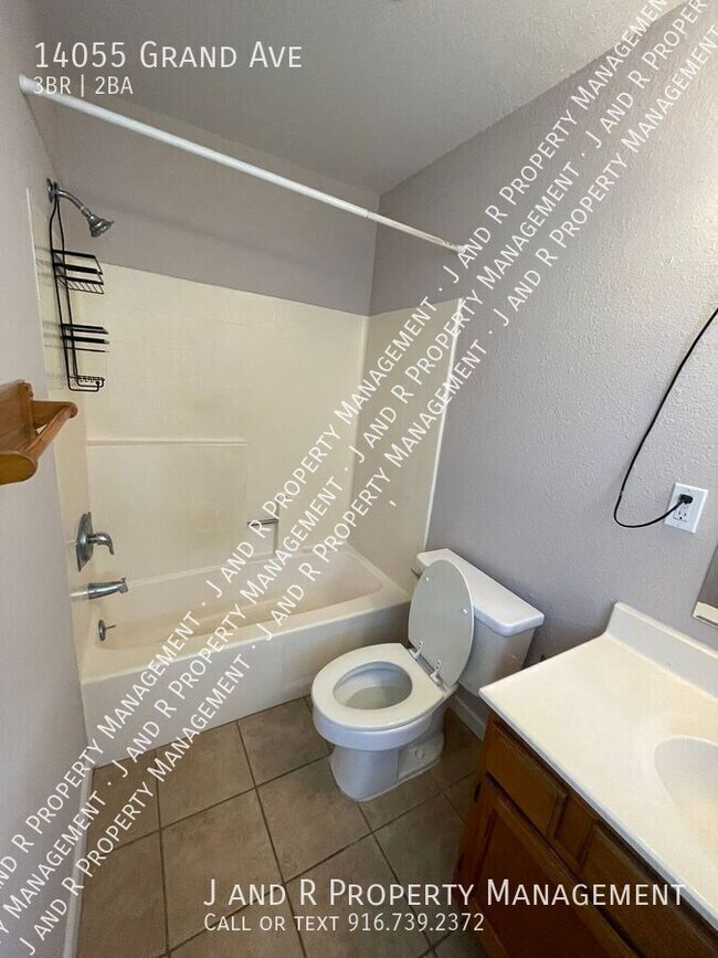 Building Photo - 14055 Grand Ave