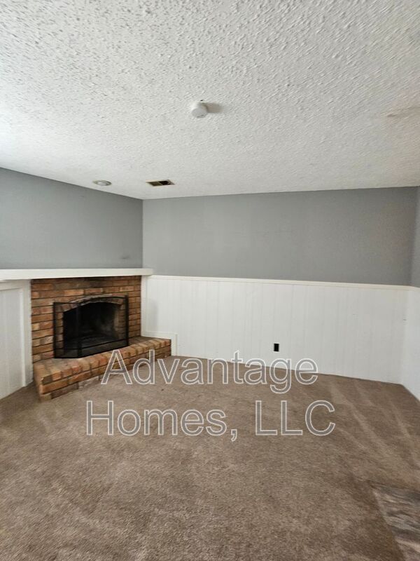 Building Photo - 1035 W Sheridan St