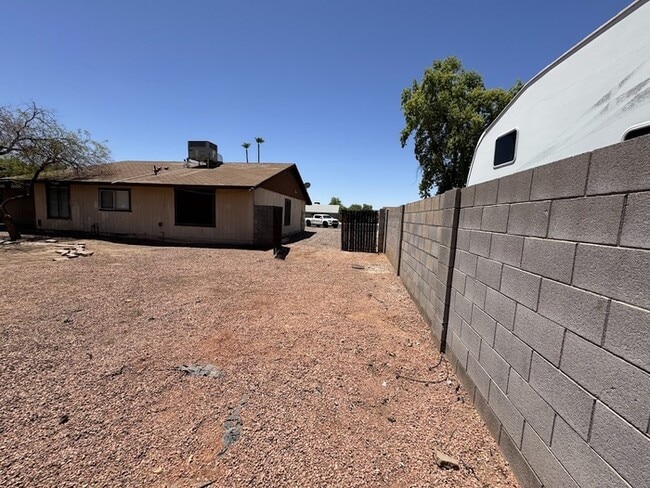 Building Photo - Peoria 3br House with Garage