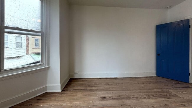 Building Photo - Modern Style Meets Philadelphia Charm