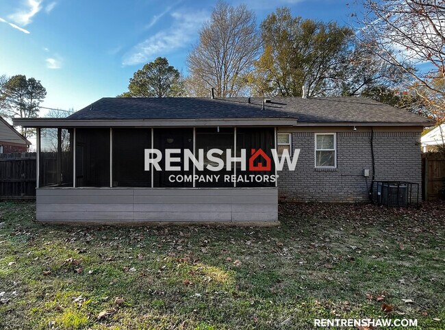 Building Photo - 2560 Thackery Dr