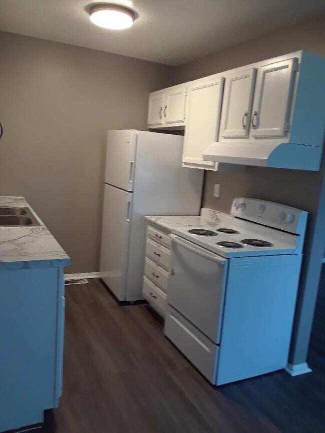 Building Photo - 1 bedroom duplex