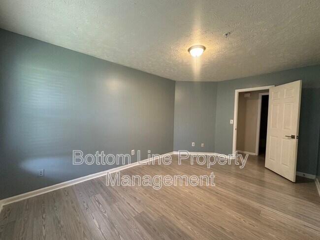 Building Photo - 942 Stewarts Creek Dr