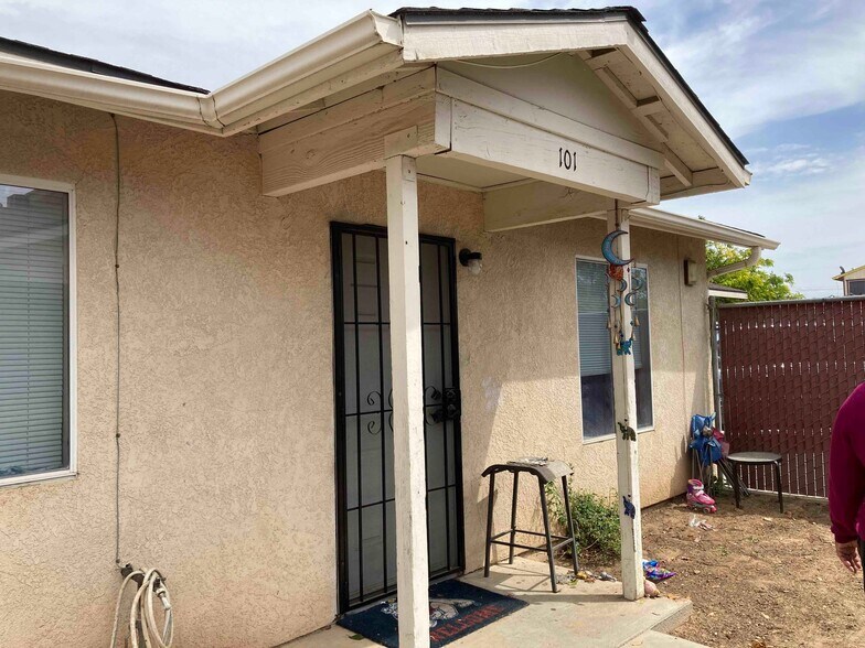 Building Photo - 508 S Dearing Ave