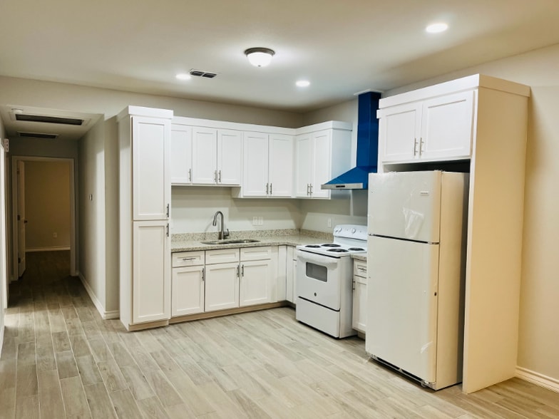 Building Photo - 1810 Atrium Pl Dr