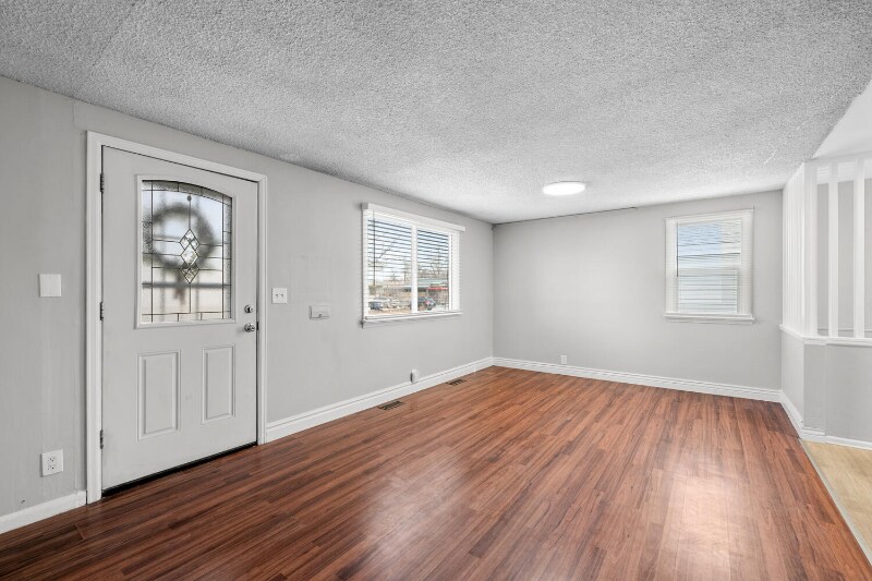 Building Photo - 4570 W Center Ave
