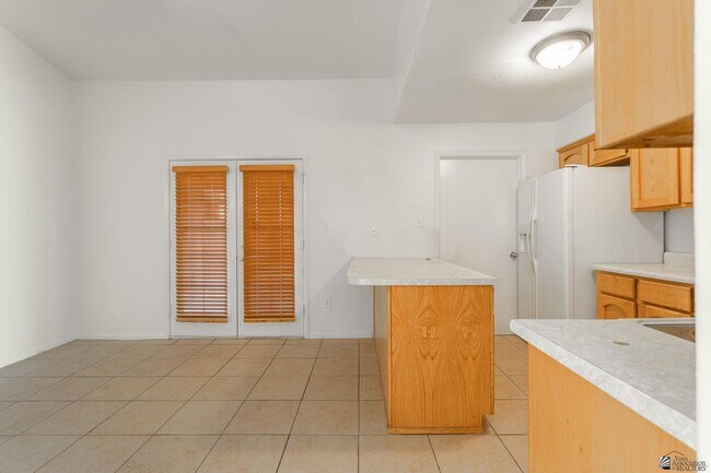 Building Photo - 1510 N 9th Ave