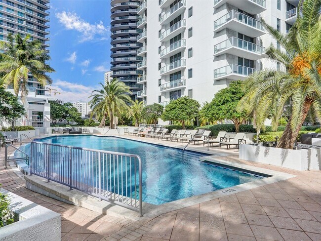 Building Photo - 1050 Brickell Ave