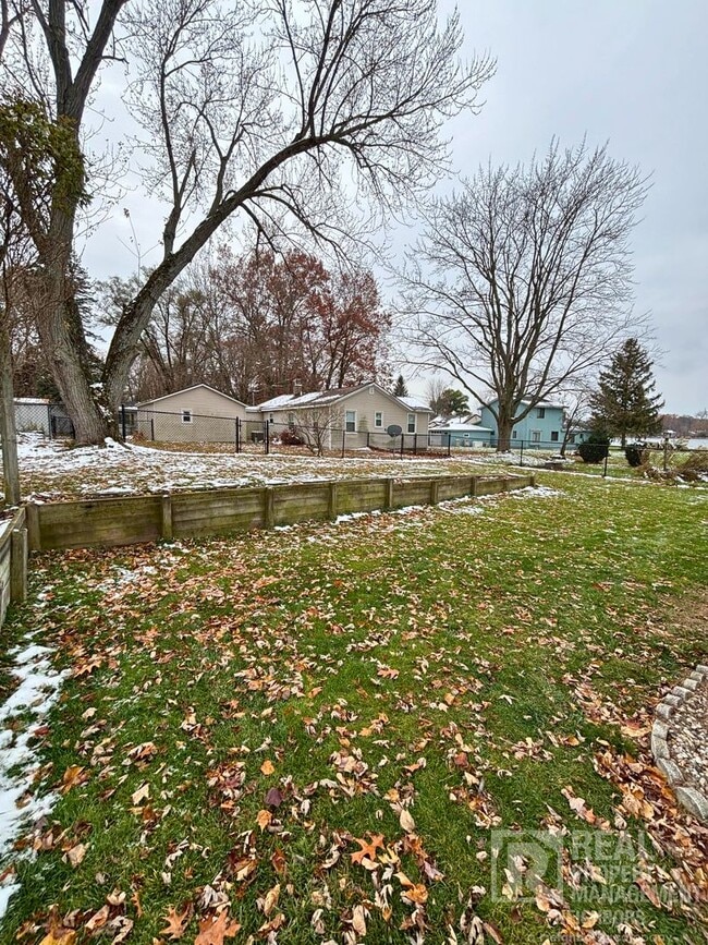 Building Photo - Spacious 2 Bed, 1 Bath Home in Alto, MI