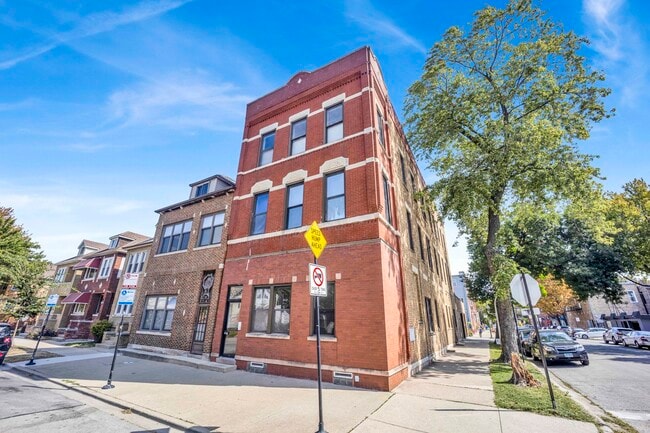 Primary Photo - 2859 S Lowe Ave