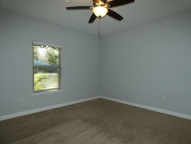 Building Photo - 4985 Creekside Ln