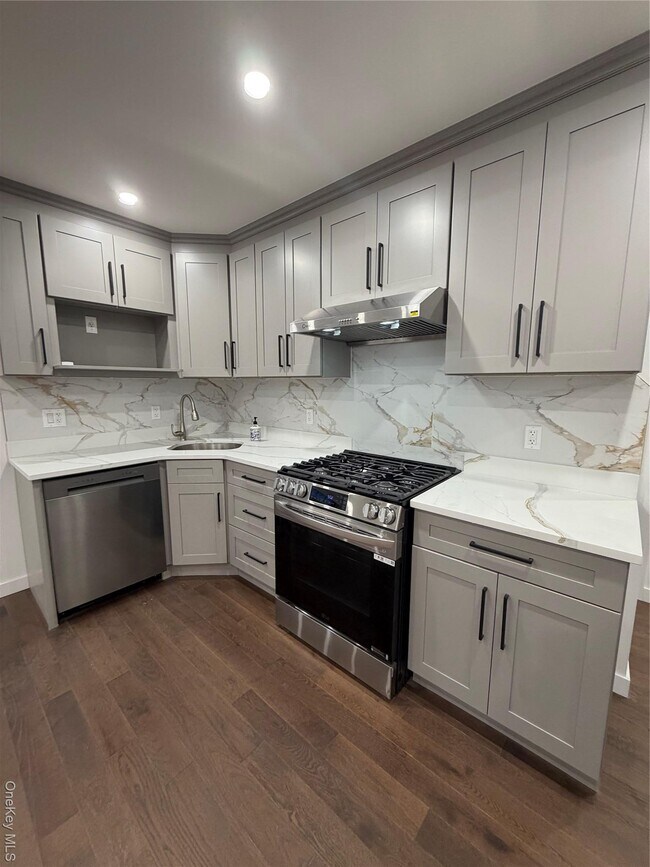 Building Photo - 609 Ovington Ave