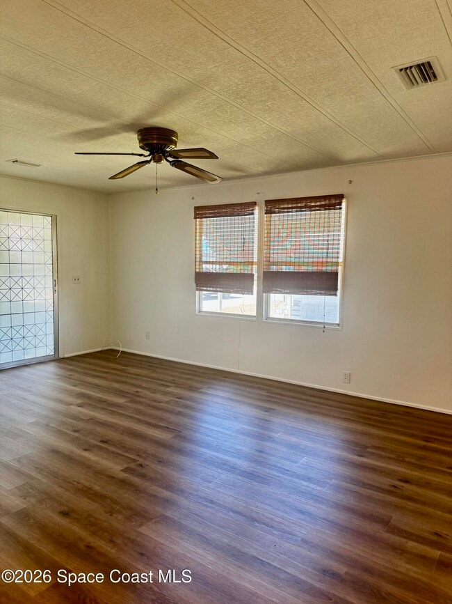 Building Photo - 515 Jennifer Cir