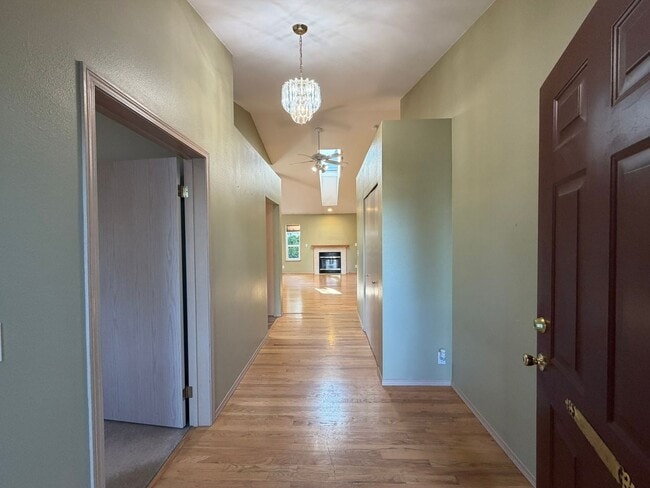 Building Photo - Charming Gleneagle Rambler – Prime Arlington Location