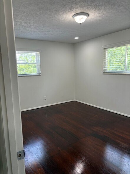 Building Photo - 1352 Meredith Dr