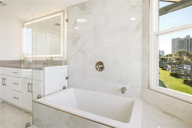 Building Photo - 150 Marina Del Rey Ct
