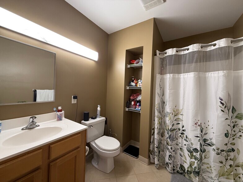 Building Photo - 211 Central St