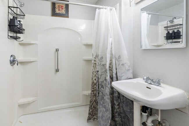 Building Photo - 1411 Brinton Rd