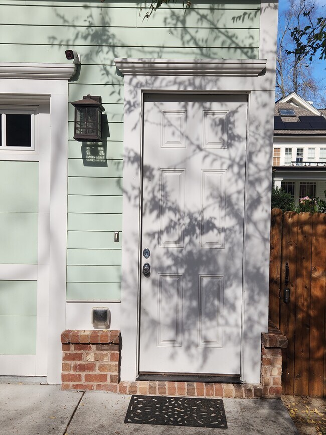 Building Photo - 305 10th St NE