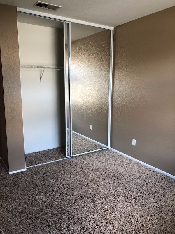 Building Photo - 14525 Saddlepeak Ct