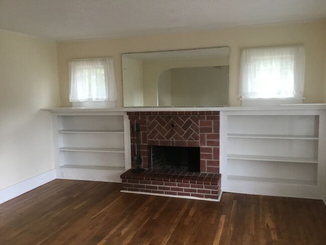 Building Photo - Overlook Charmer