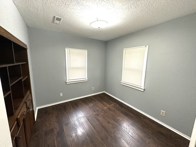 Building Photo - 8819 E Winner Rd